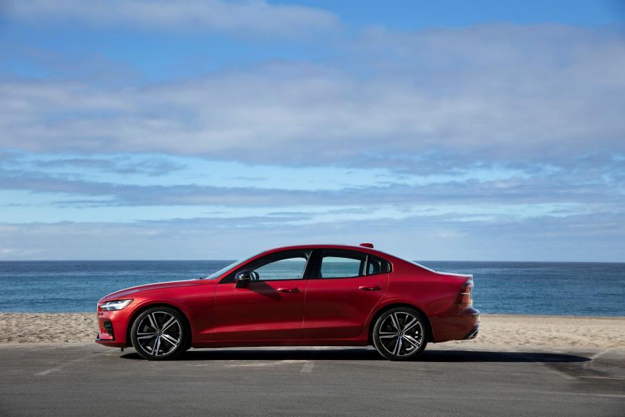  Volvo S60 T6 R-Design 2018 года  (NA) (фото 9 из 40)